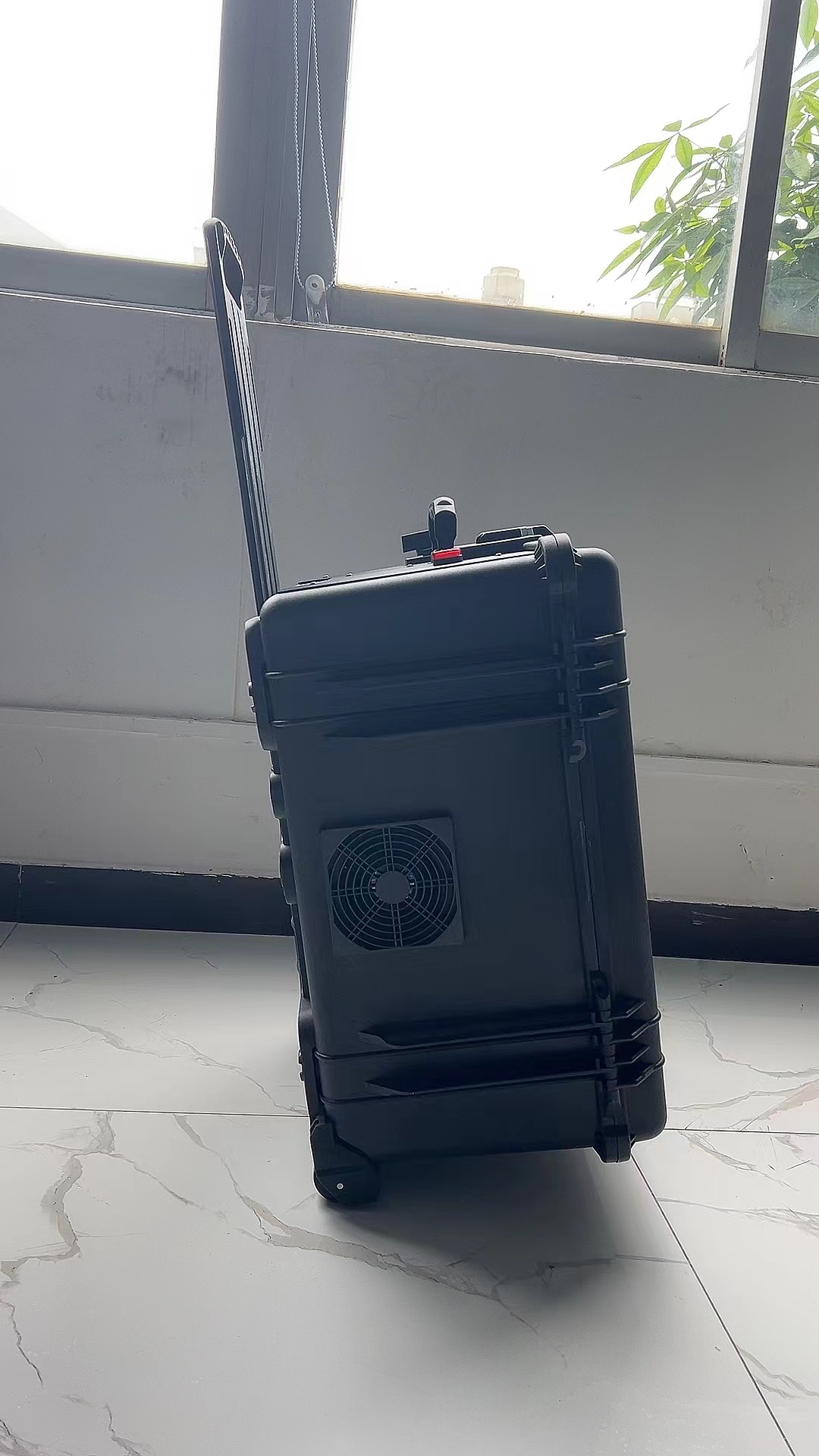 万荣手拉箱型移动通信干扰器